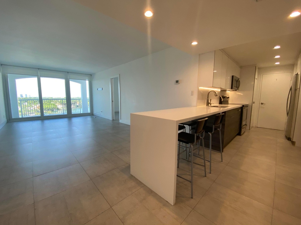 5401 Collins Avenue - Photo 2