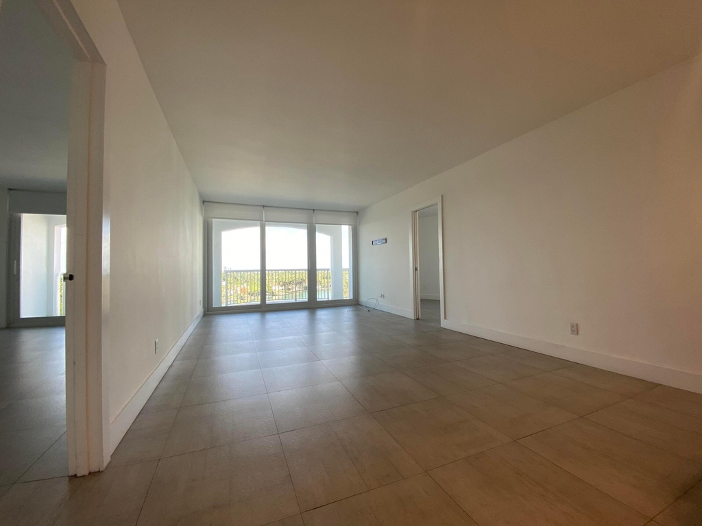 5401 Collins Avenue - Photo 5