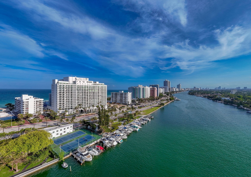 5401 Collins Avenue - Photo 1