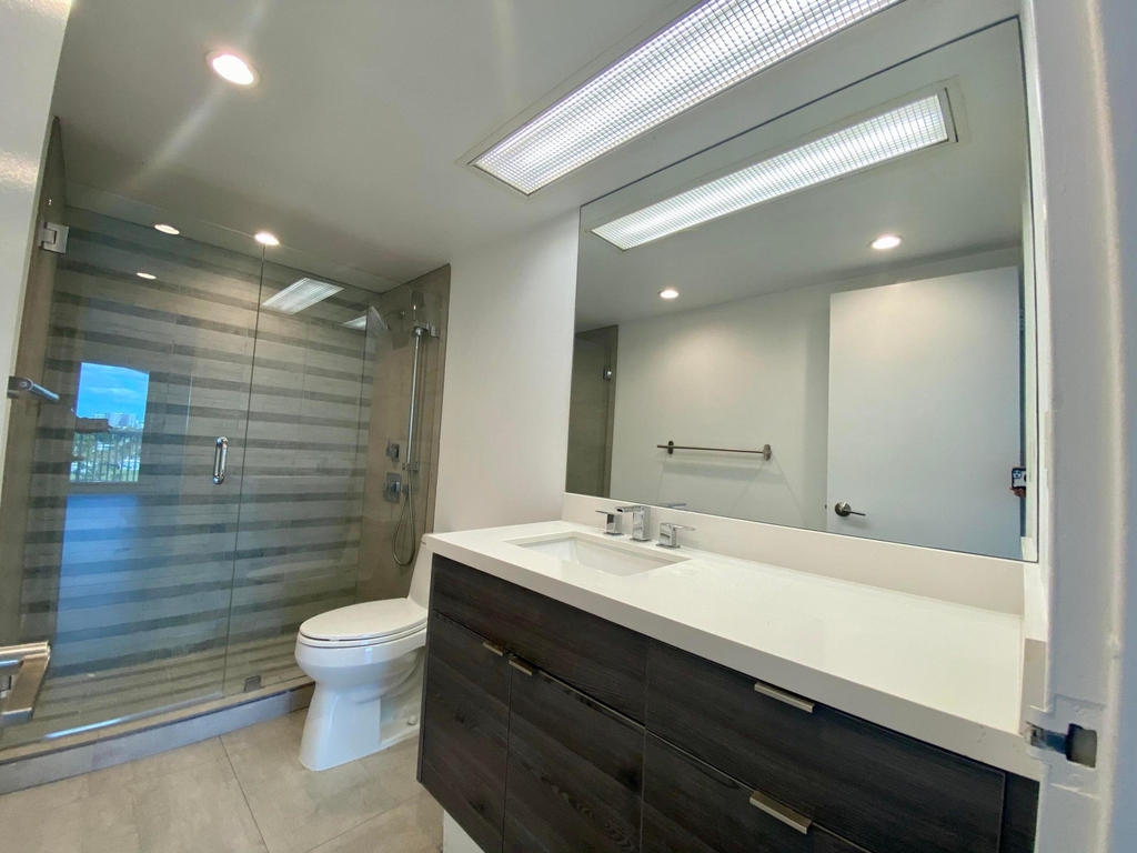 5401 Collins Avenue - Photo 15