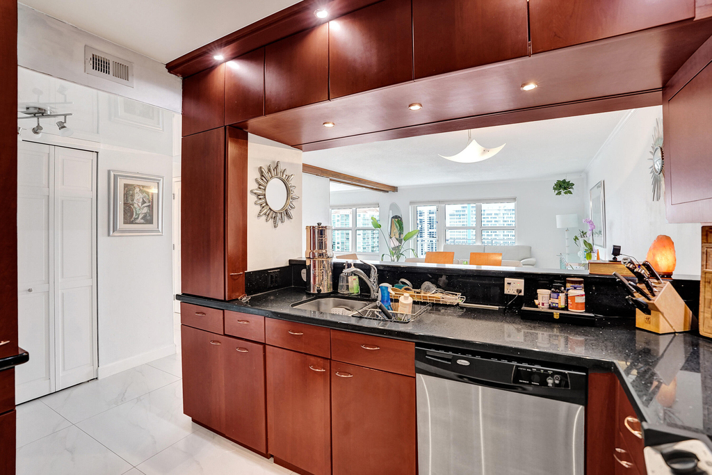 3000 E Sunrise Boulevard - Photo 30