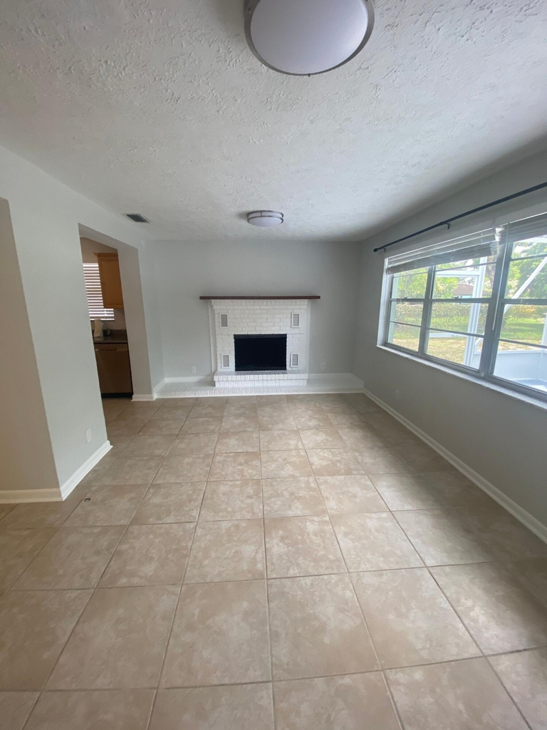 1317 Willow Road - Photo 2