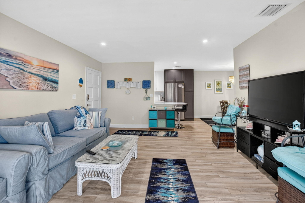 1050 Nw 13th Street - Photo 5