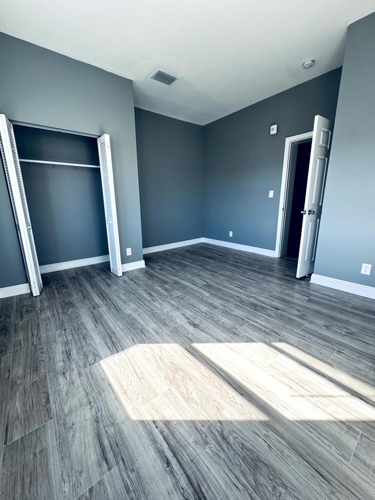 1401 Division Avenue - Photo 11