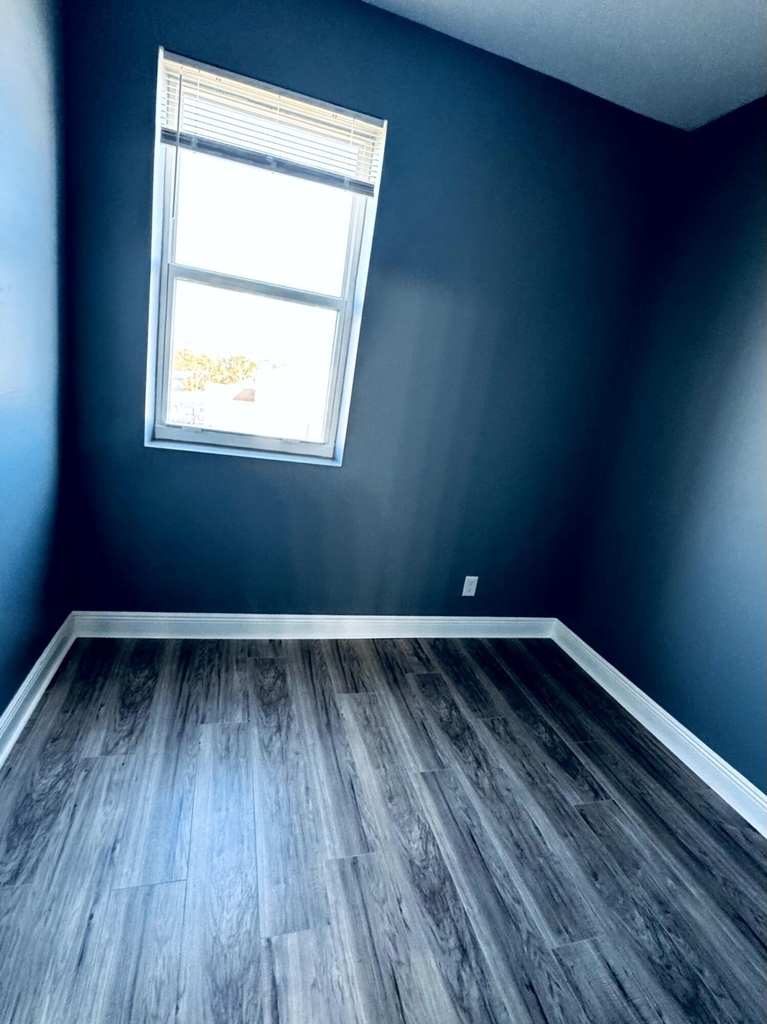 1401 Division Avenue - Photo 9