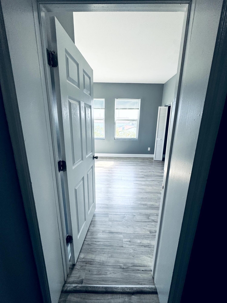 1401 Division Avenue - Photo 16