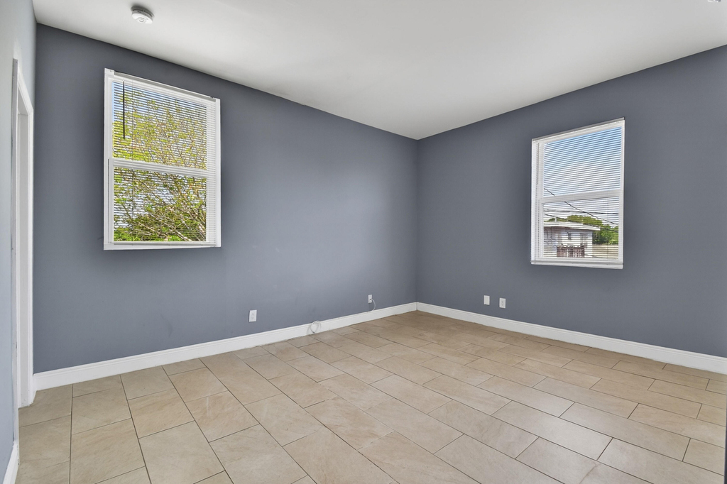 1401 Division Avenue - Photo 10