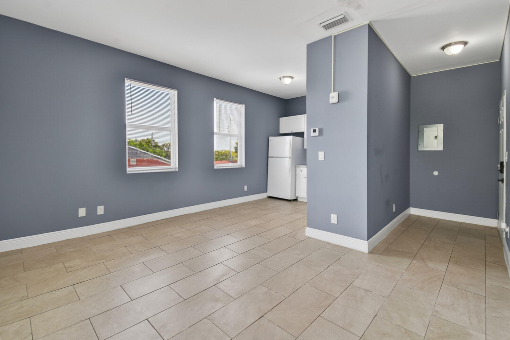 1401 Division Avenue - Photo 1