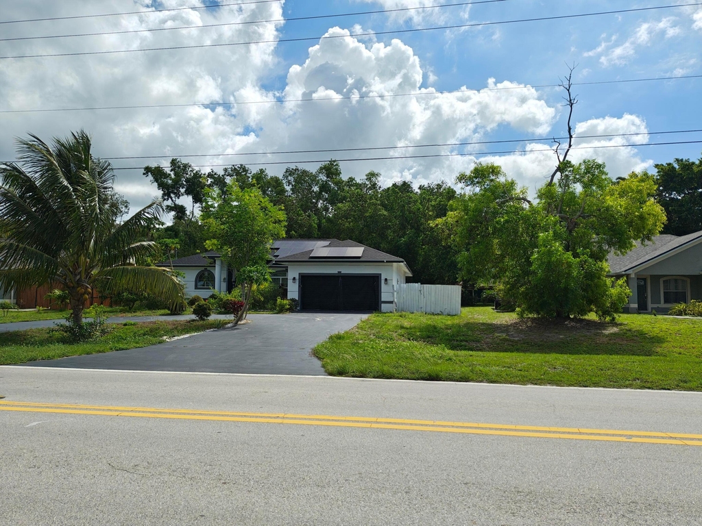 376 Sw Tulip Boulevard - Photo 2