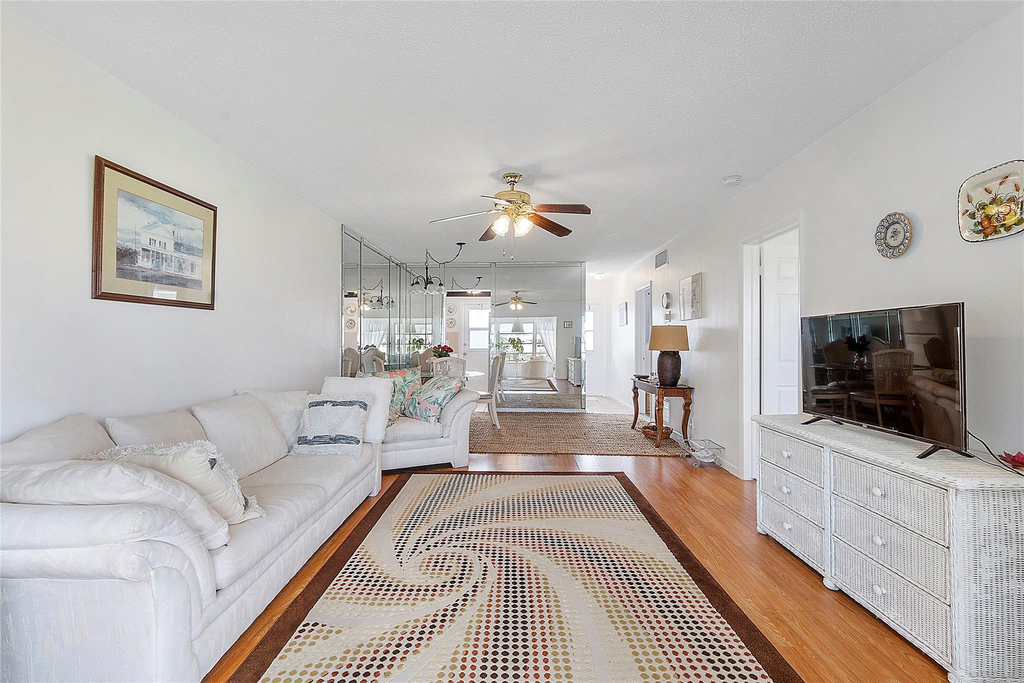 201 S Golf Boulevard - Photo 2