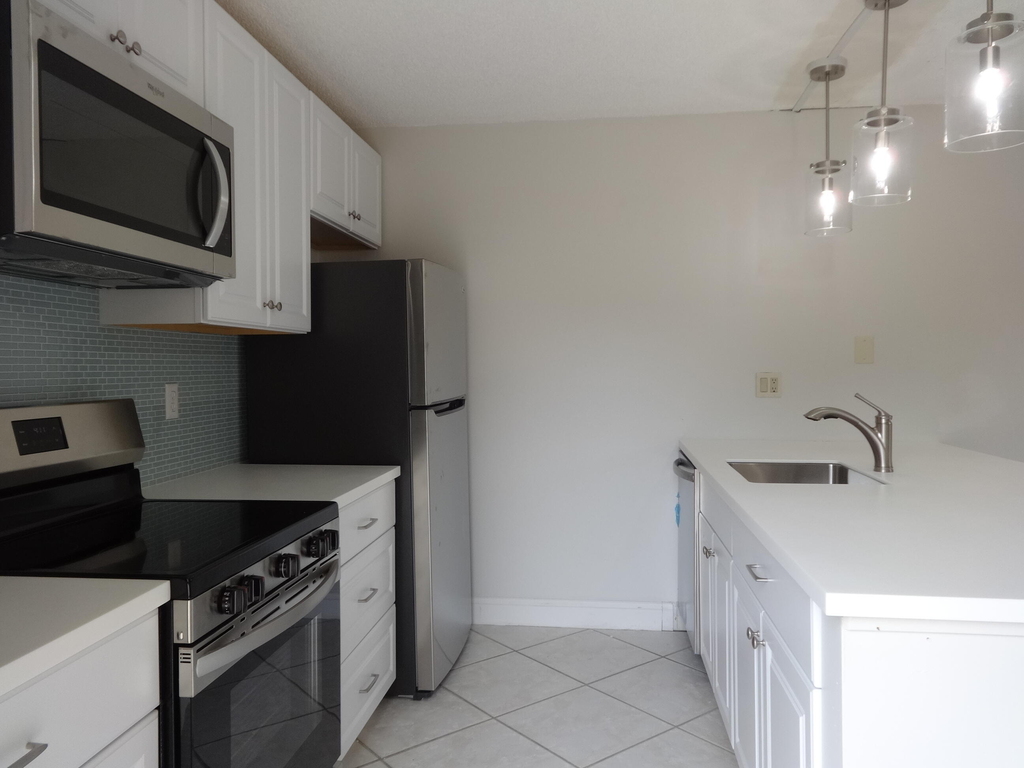 2914 29th Court - Photo 3