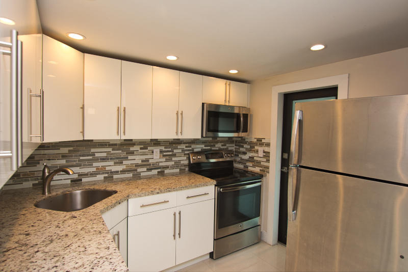 300 80th Street - Photo 4