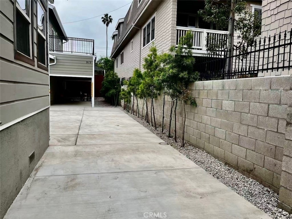 913 W 21st - Photo 3