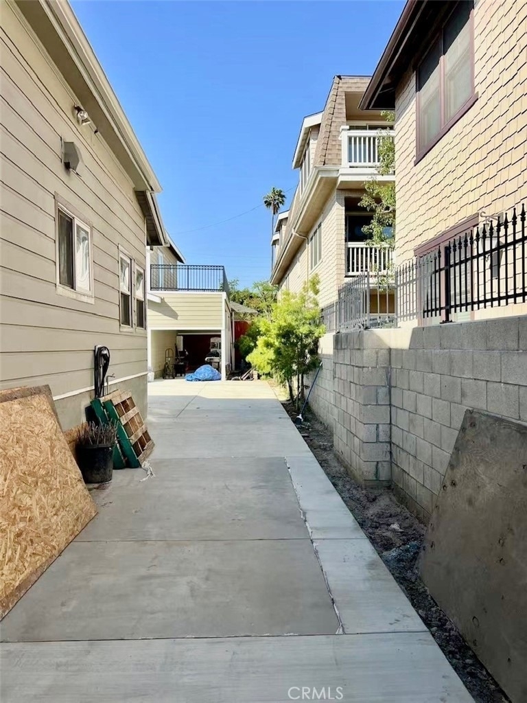 913 W 21st - Photo 5