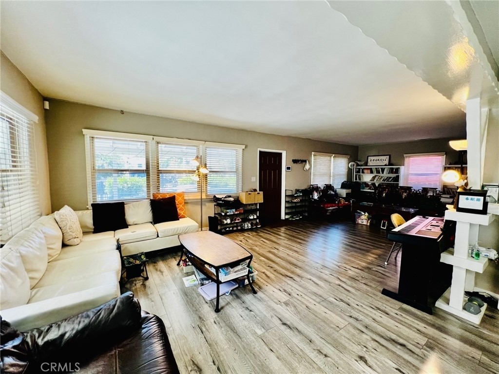 913 W 21st - Photo 10