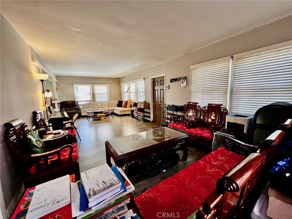 913 W 21st - Photo 8