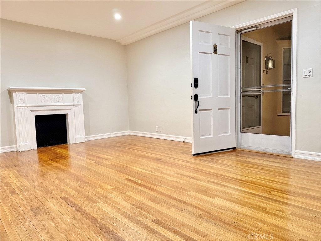 1744 Huntington Drive - Photo 6