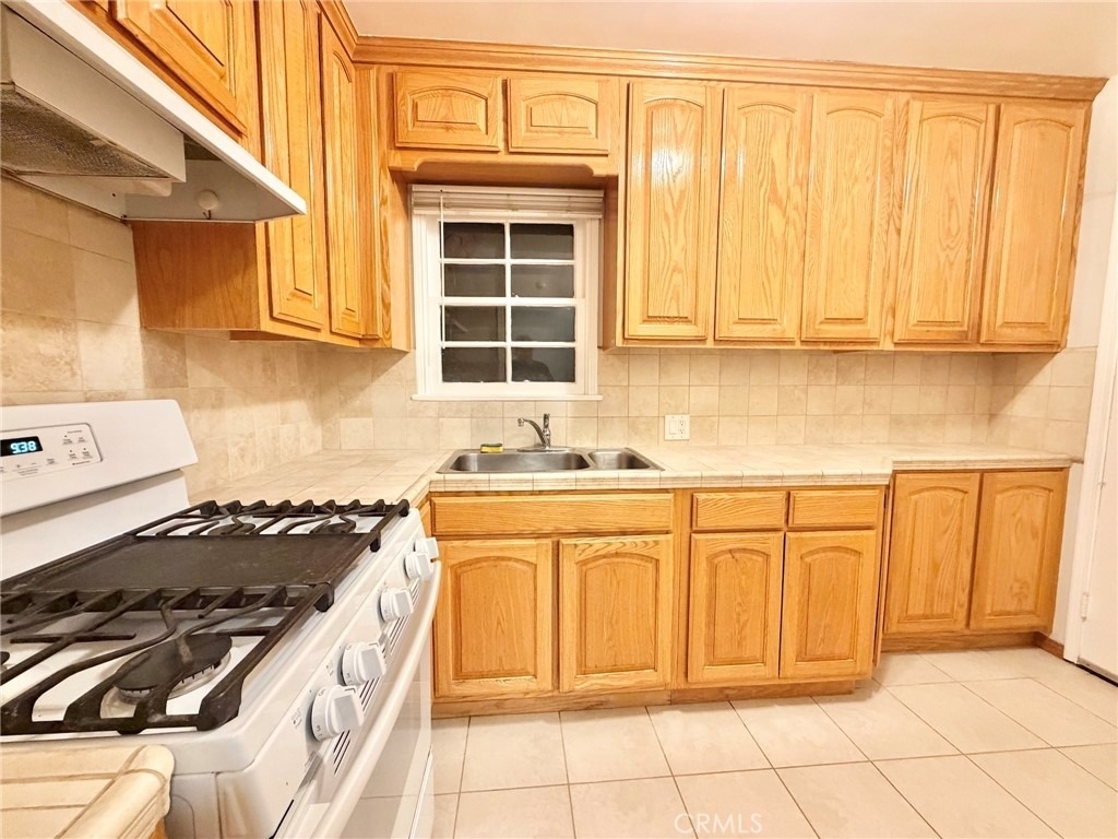 1744 Huntington Drive - Photo 25