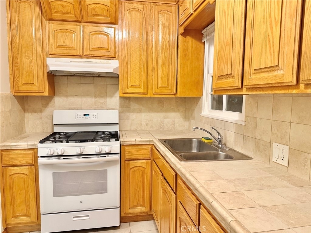 1744 Huntington Drive - Photo 29