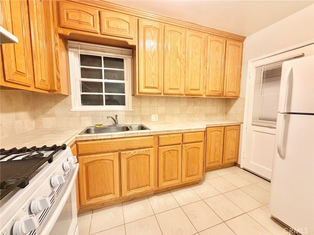 1744 Huntington Drive - Photo 28