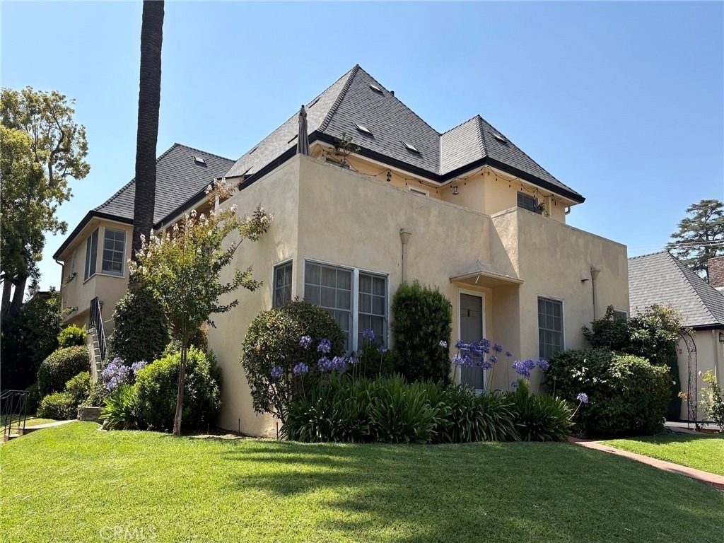 1744 Huntington Drive - Photo 4
