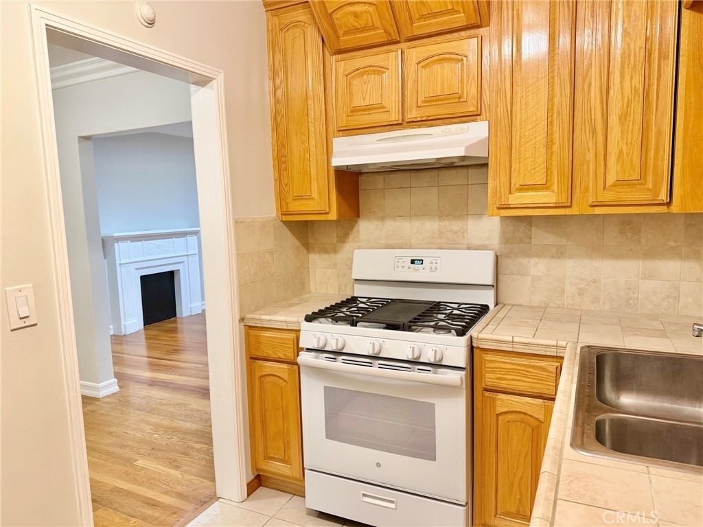1744 Huntington Drive - Photo 24