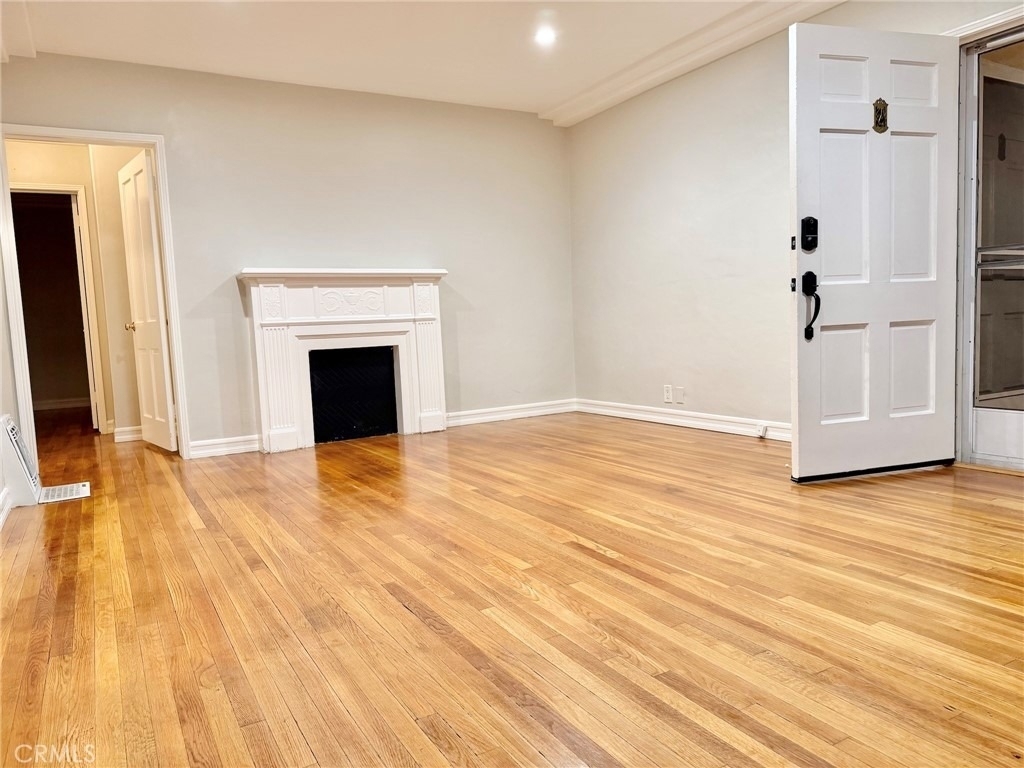 1744 Huntington Drive - Photo 5