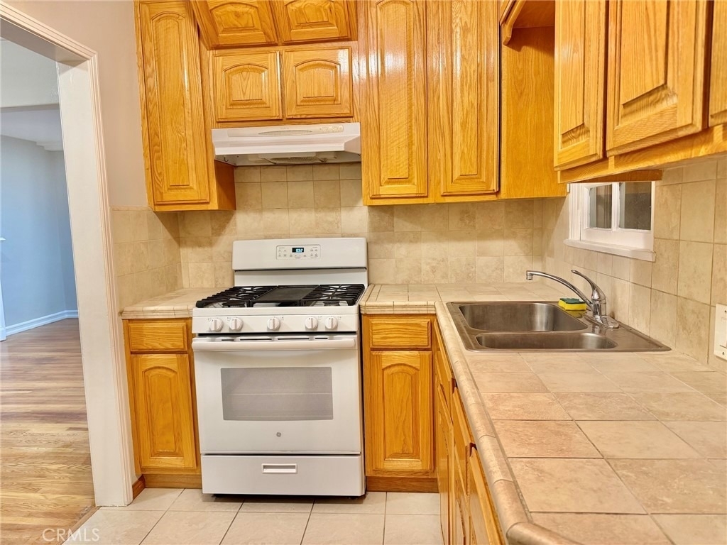 1744 Huntington Drive - Photo 22