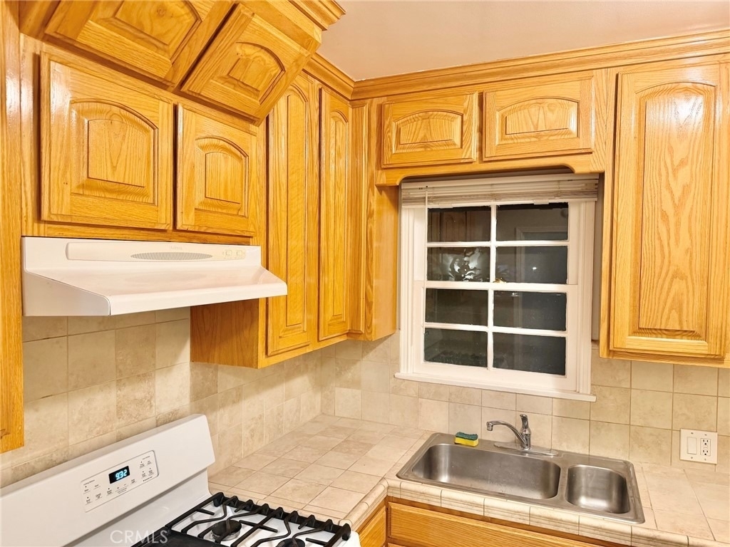 1744 Huntington Drive - Photo 26