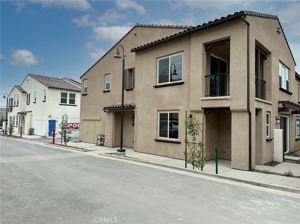 2326 Village Ct - Photo 0