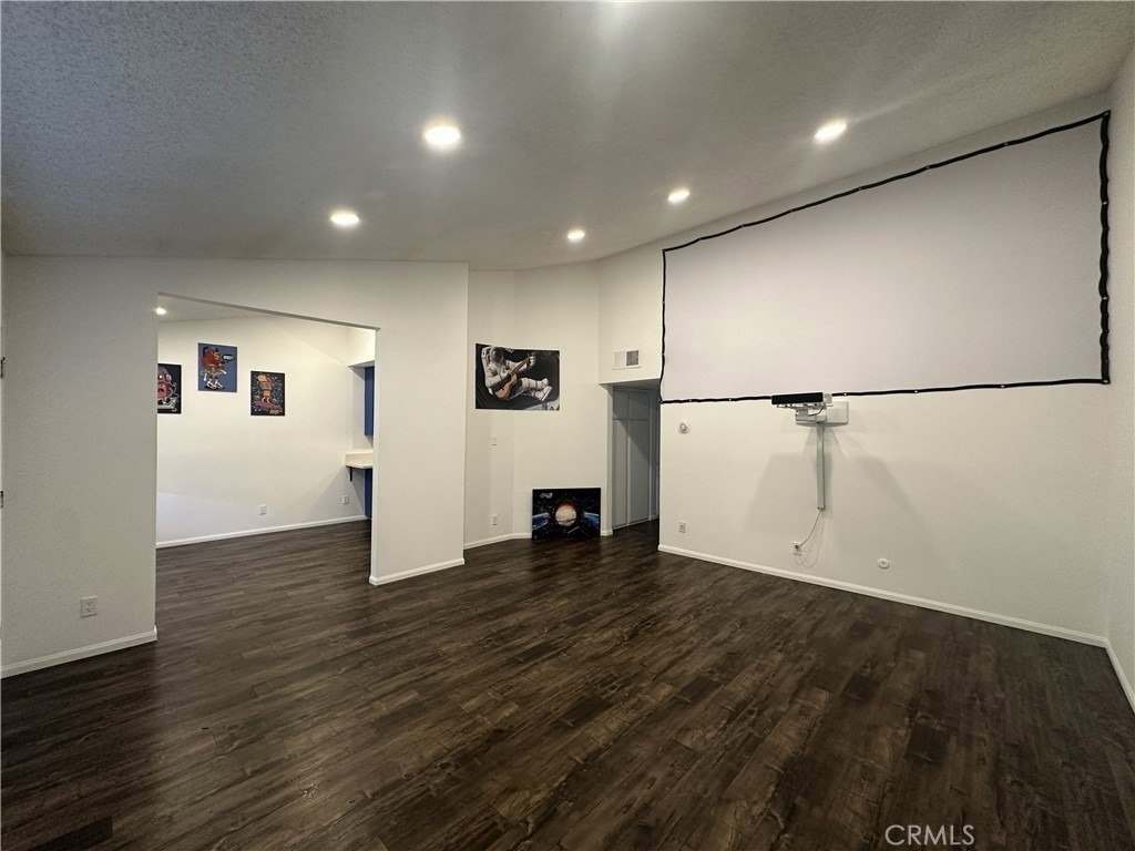 5500 Lindley - Photo 1