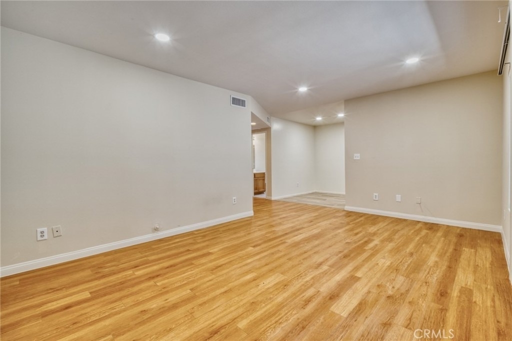 4546 Murietta Avenue - Photo 2