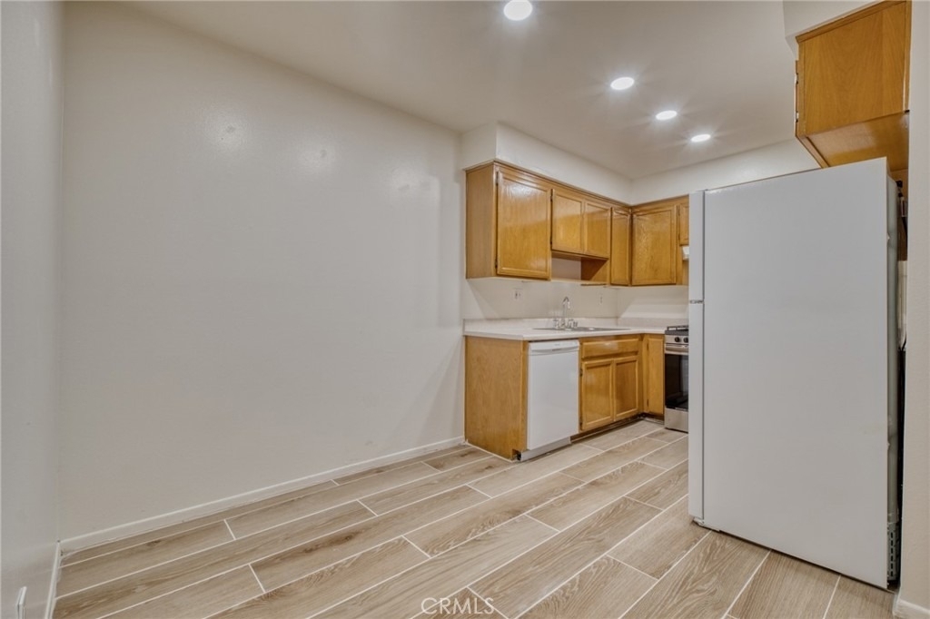 4546 Murietta Avenue - Photo 6