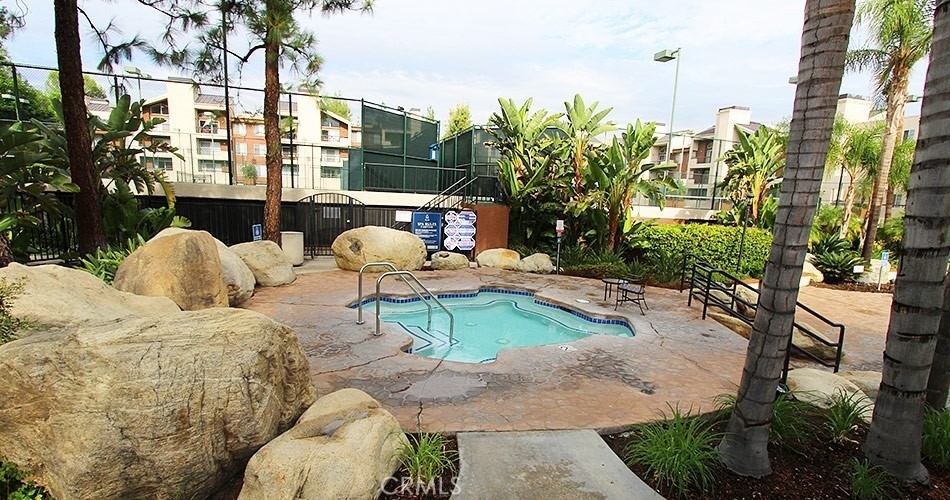 21550 Burbank Boulevard - Photo 22