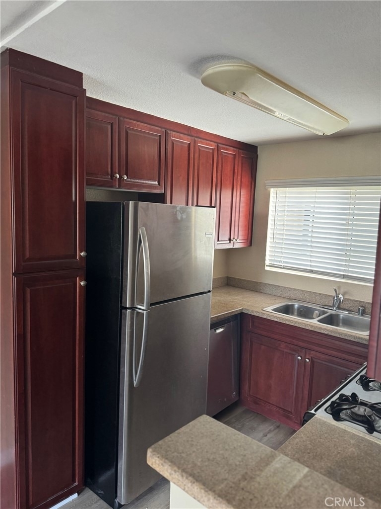 21550 Burbank Boulevard - Photo 4