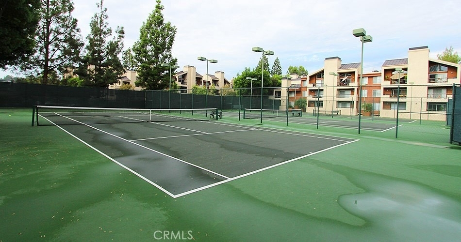 21550 Burbank Boulevard - Photo 18