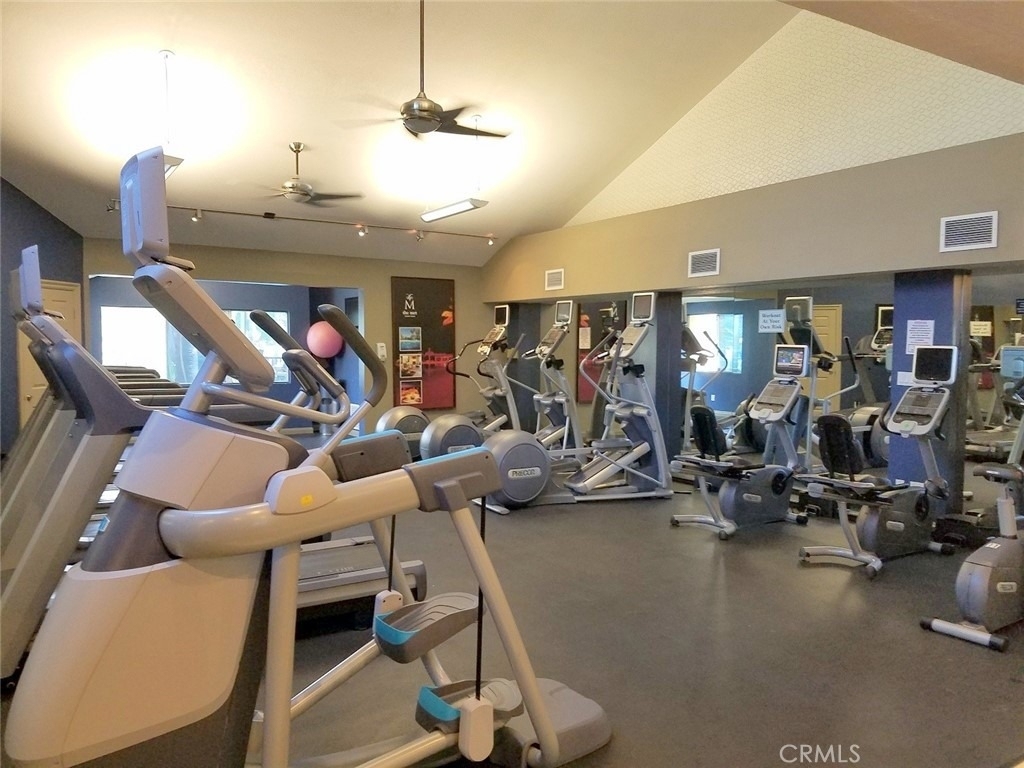 21550 Burbank Boulevard - Photo 14