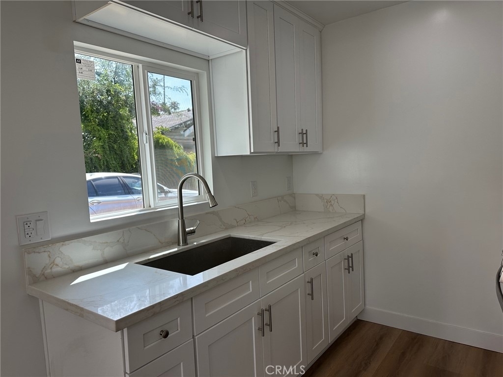 619 S Brand Boulevard - Photo 9