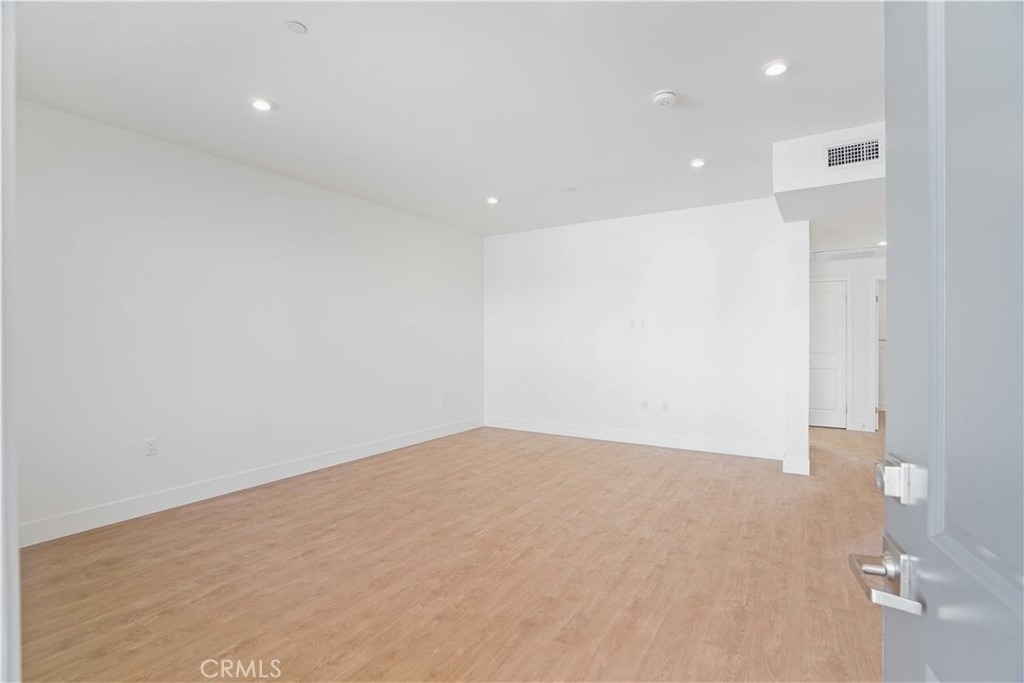 8750 Sepulveda Boulevard - Photo 3