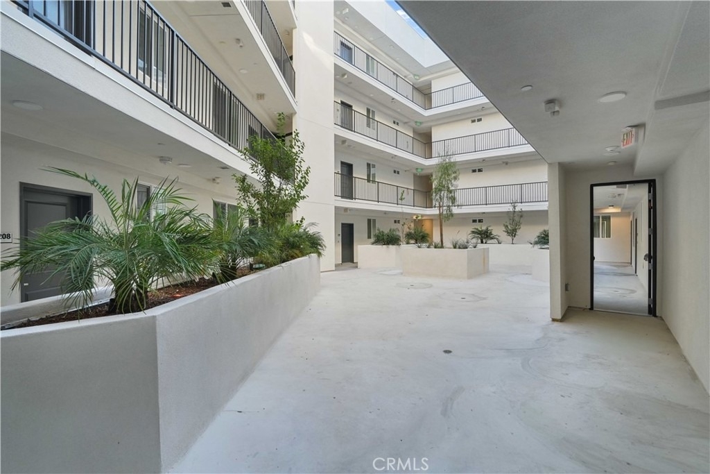 8750 Sepulveda Boulevard - Photo 23