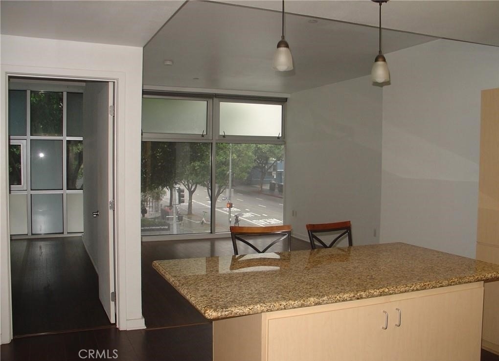 630 W 6th - Photo 3