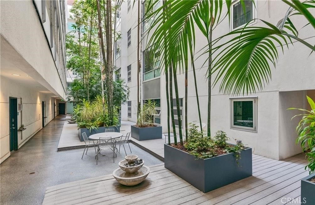 630 W 6th - Photo 1
