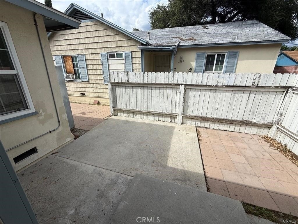 417 E Walnut - Photo 13