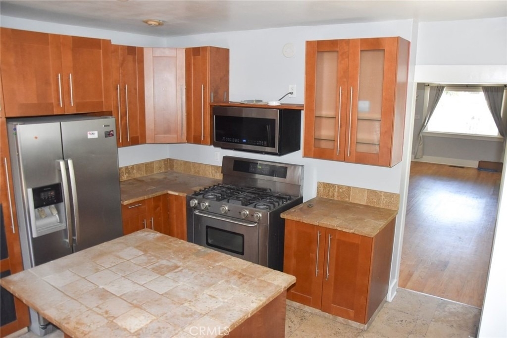166 Cambridge - Photo 10