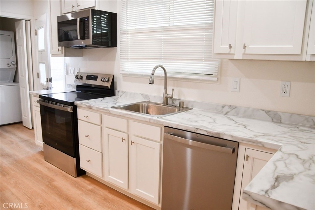388 Parker - Photo 6
