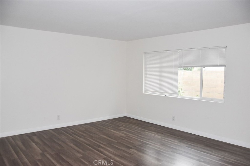 411 Kroeger St - Photo 3