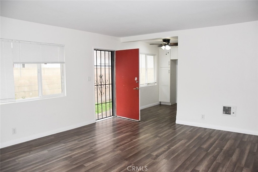 411 Kroeger St - Photo 2