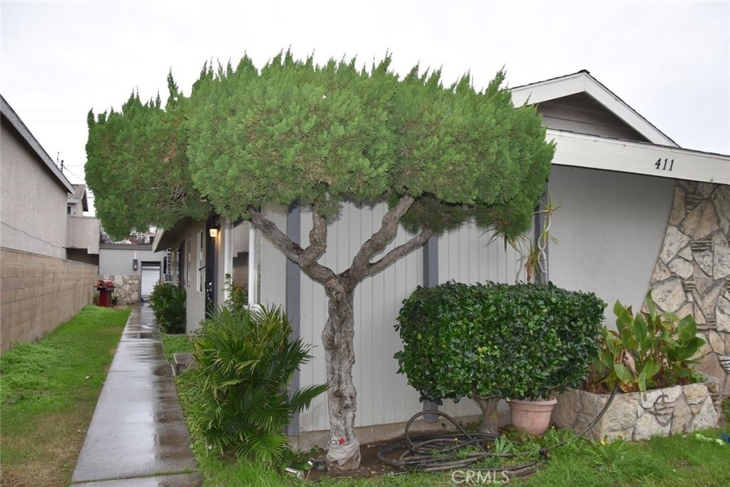 411 Kroeger St - Photo 0