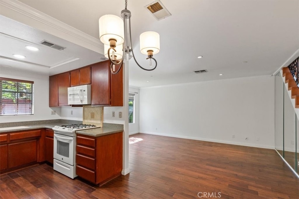1001 N Monterey - Photo 8