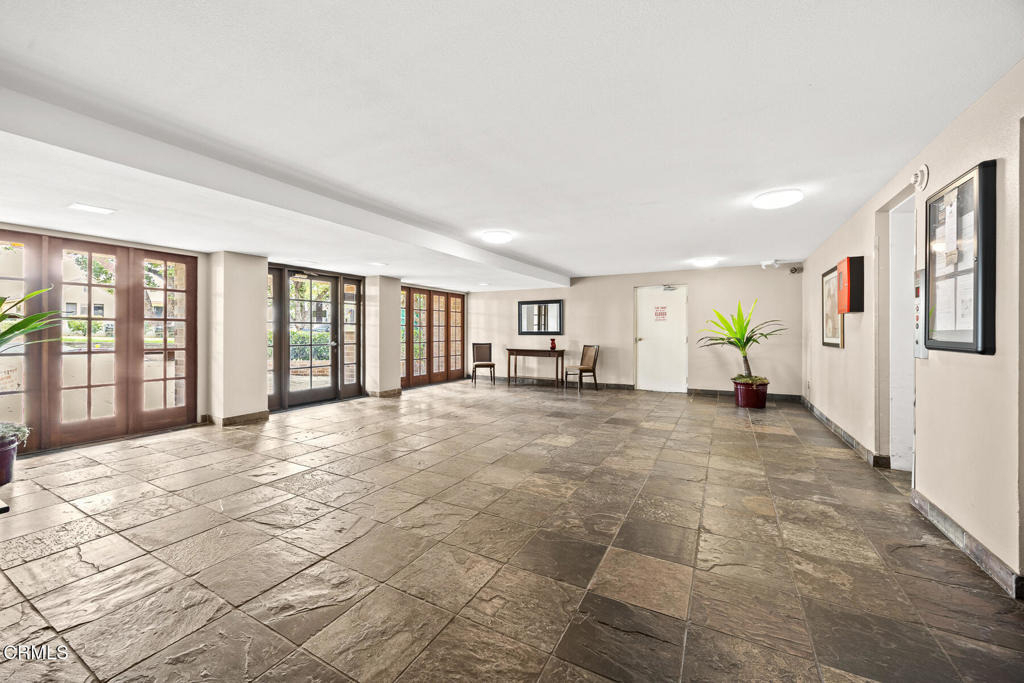 1339 N Columbus Avenue - Photo 3
